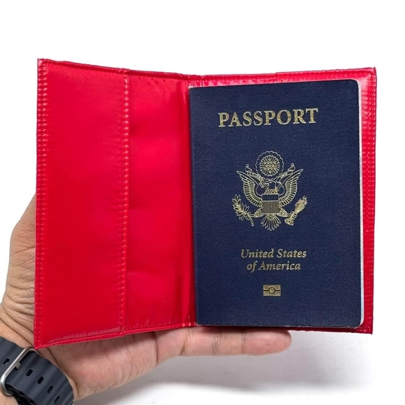 🔴▪️♏️oncler PÄSSP0RT CÄSË ▪️🔴 - Picture 2 of 7